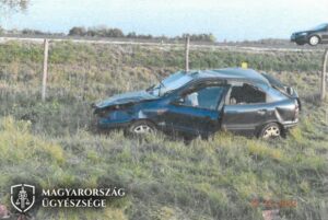 a vádlott által vezetett összetört autó