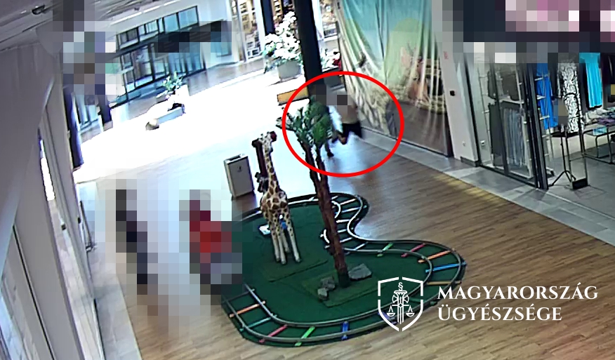 Egy férfi előbb kigáncsolta, majd többször megütötte és megrúgta vitapartnerét egy kaposvári bevásárlóközpontban.